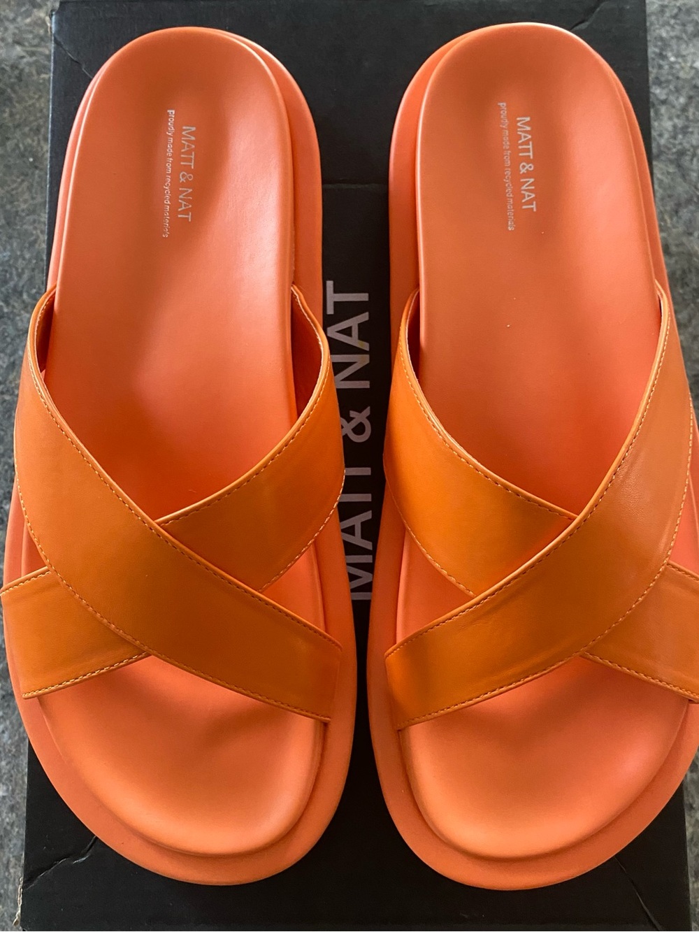 Matt & Nat Orange Crisscross Slide Sandals
Size 41 or 10US.
Never been worn.